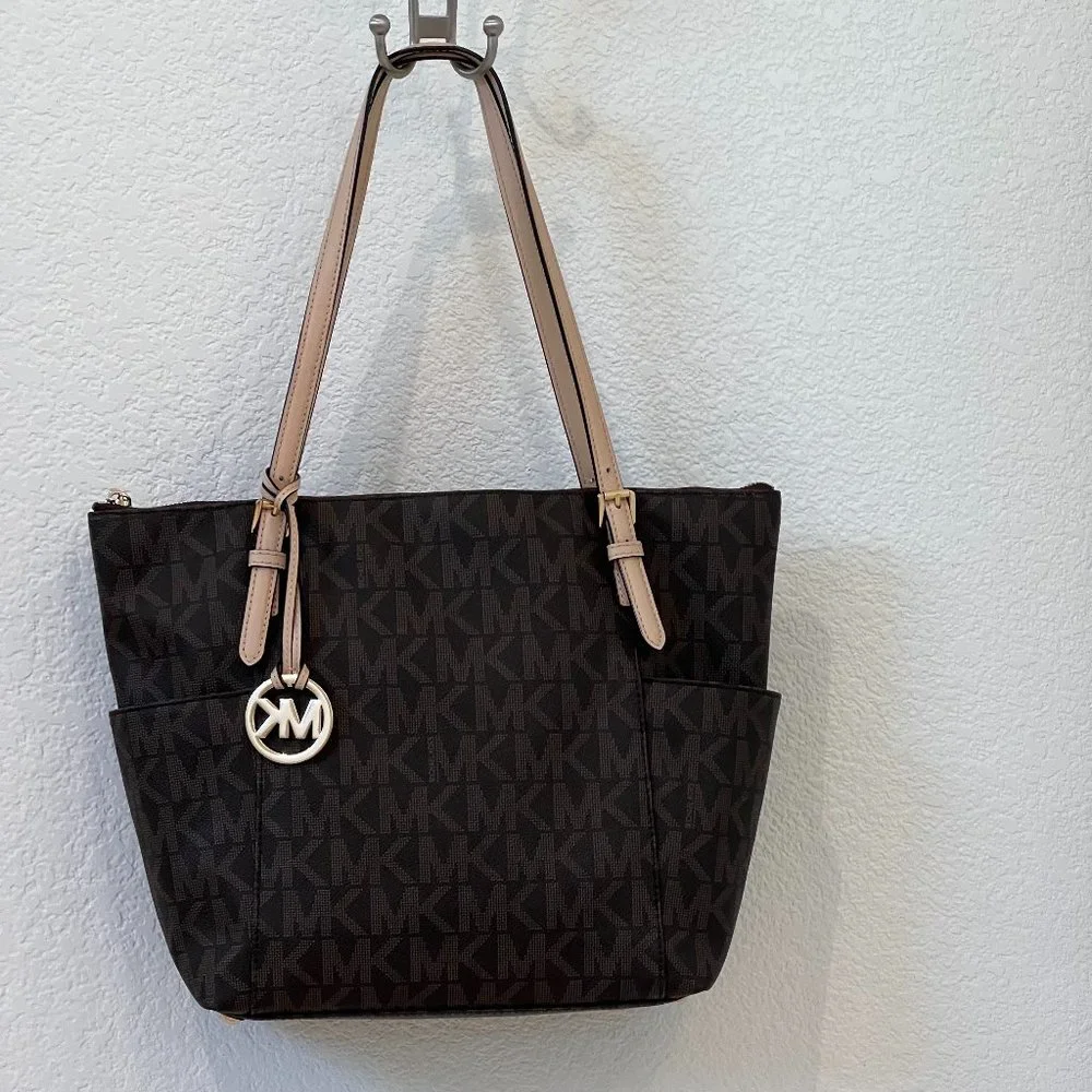 Michael Kors MK Signature and authentic  Shoulder Tote Bag - Picture 4 of 16